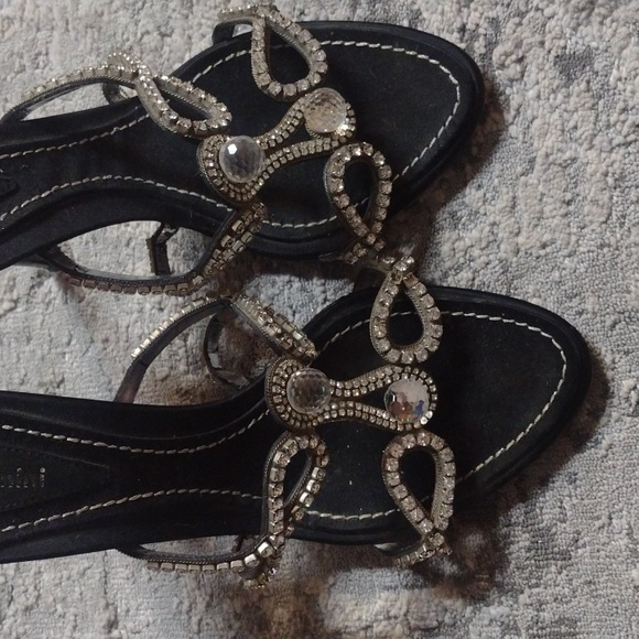 Heels Shoes - Picture 4 of 5